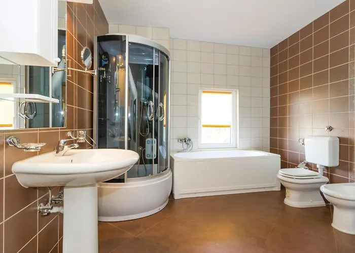 Case de vacanță In Bregi With Sauna