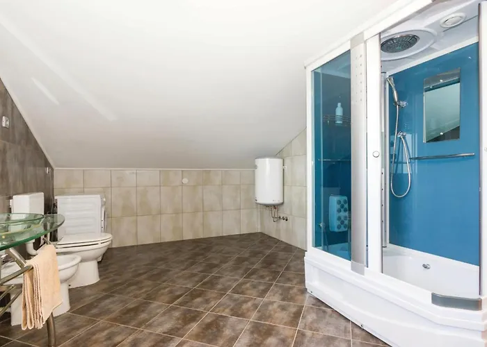 Case de vacanță In Bregi With Sauna