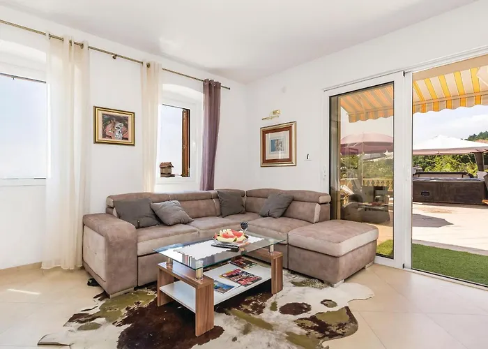 Case de vacanță In Bregi With Sauna *