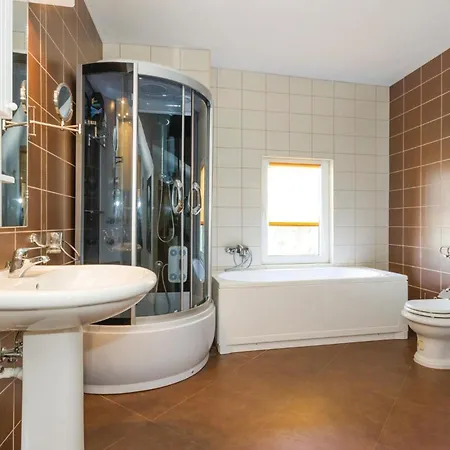 בית נופש In Bregi With Sauna