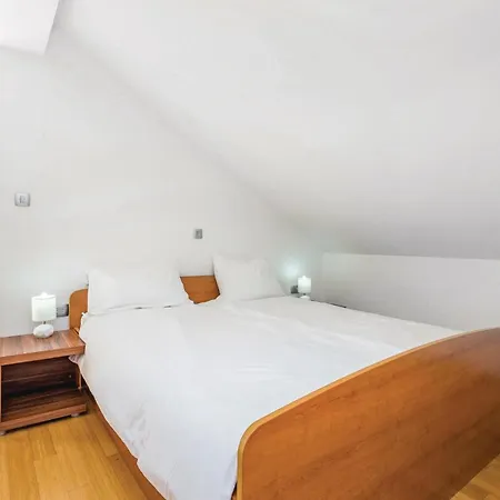 In Bregi With Sauna Ferienhaus