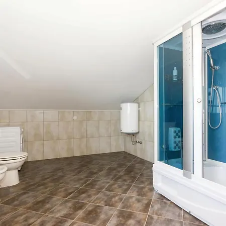 בית נופש In Bregi With Sauna