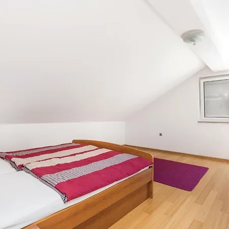 בית נופש In Bregi With Sauna *