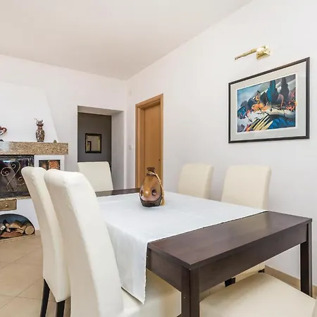 In Bregi With Sauna בית נופש