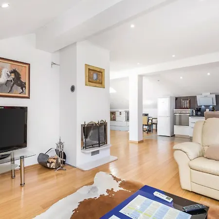 In Bregi With Sauna בית נופש *