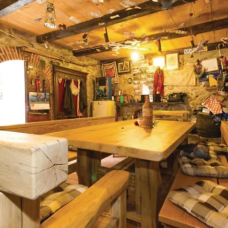 בית נופש In Bregi With Sauna *