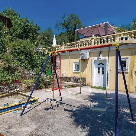 בית נופש In Bregi With Sauna *